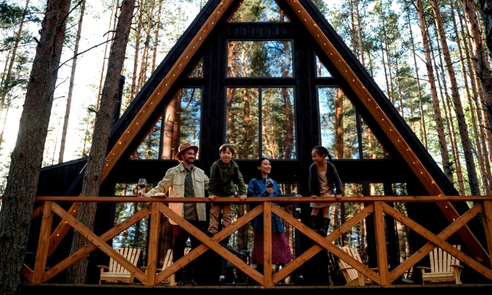Moment convivial autour d'une table française, illustration de l'art de vivre à la française